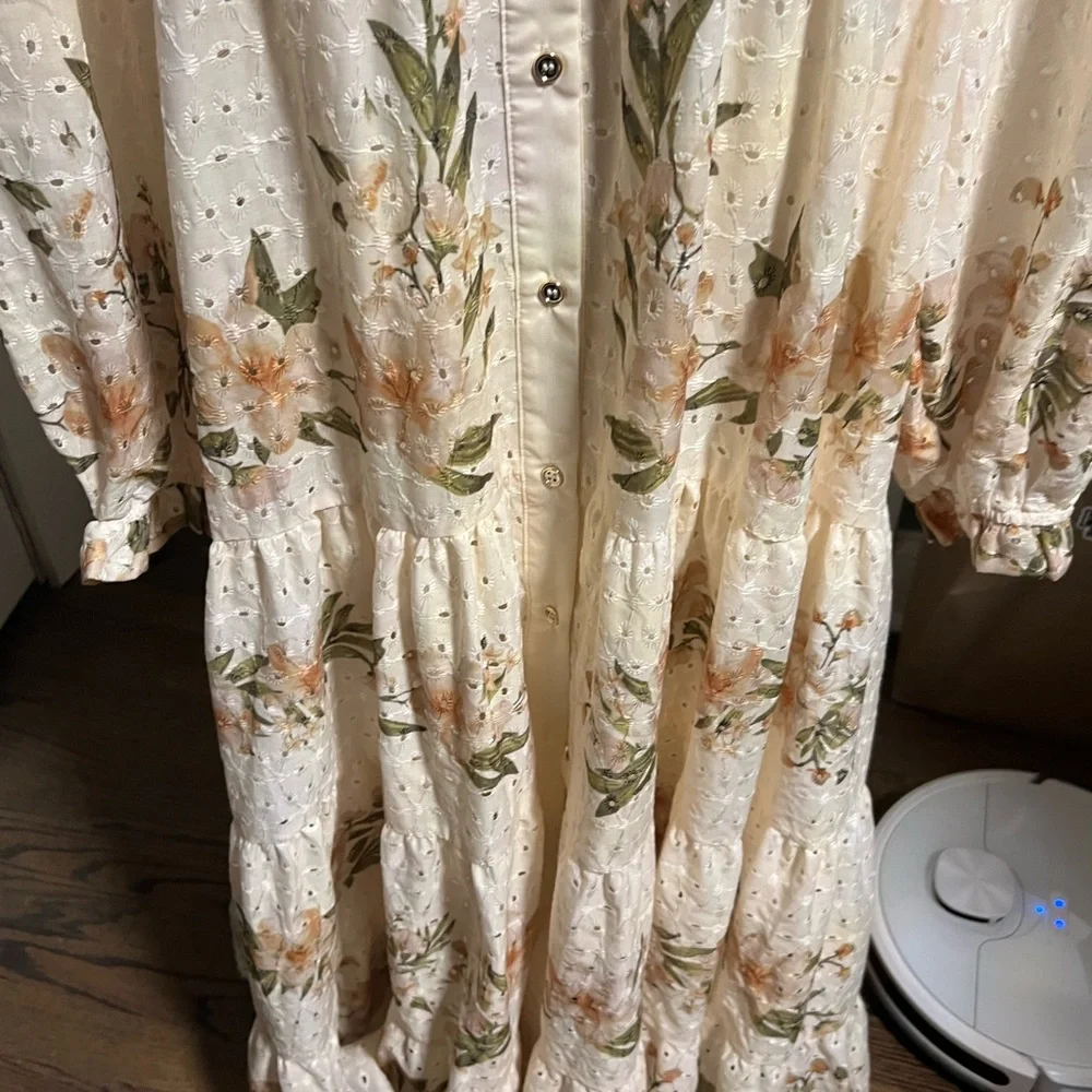 Elegant Cream Floral Long Sleeve Dress - Picture 3 of 8